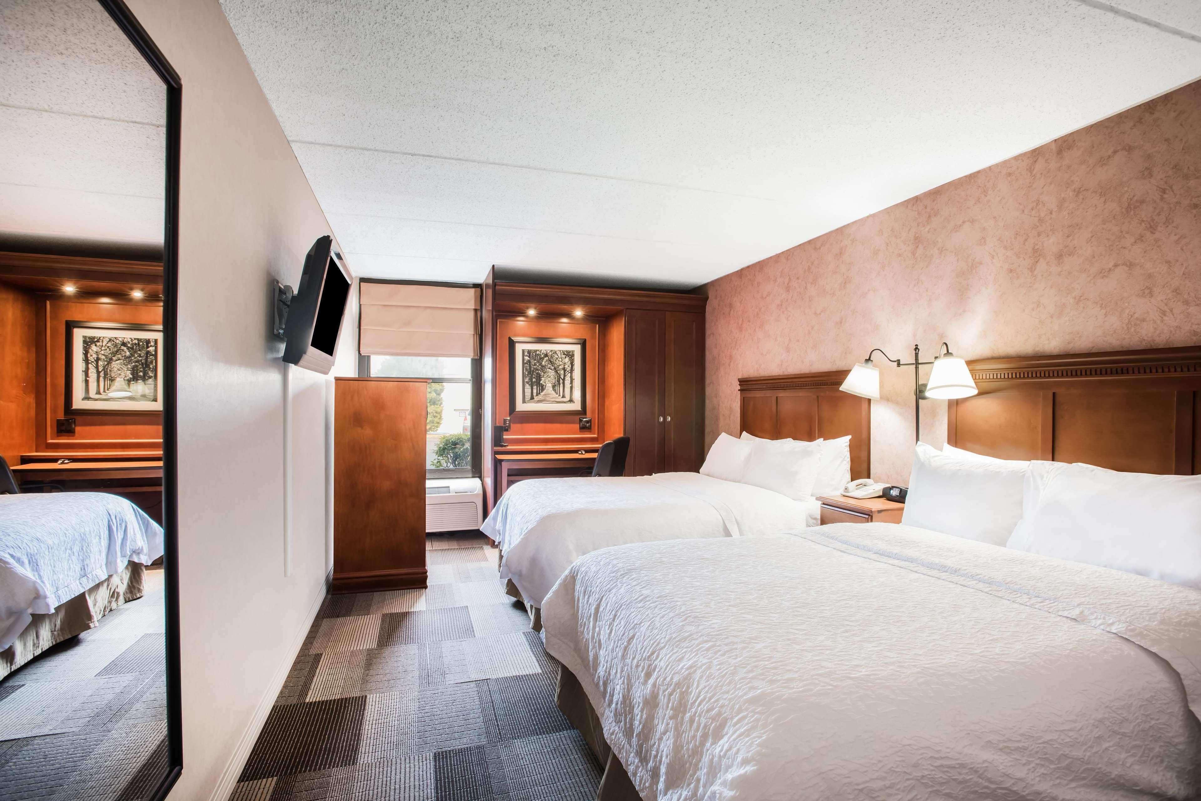 Hampton Inn West Springfield Kültér fotó